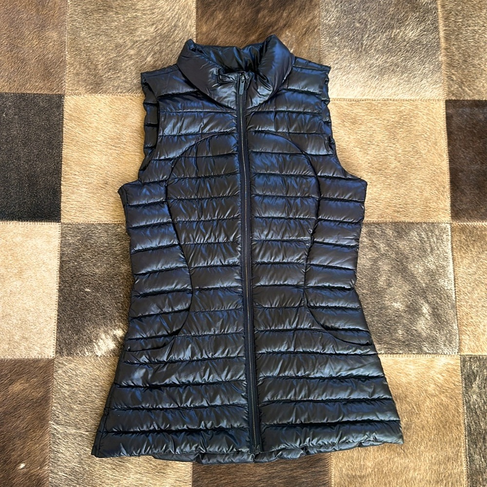 Pack it down Vest Lululemon - size 0 - like New
